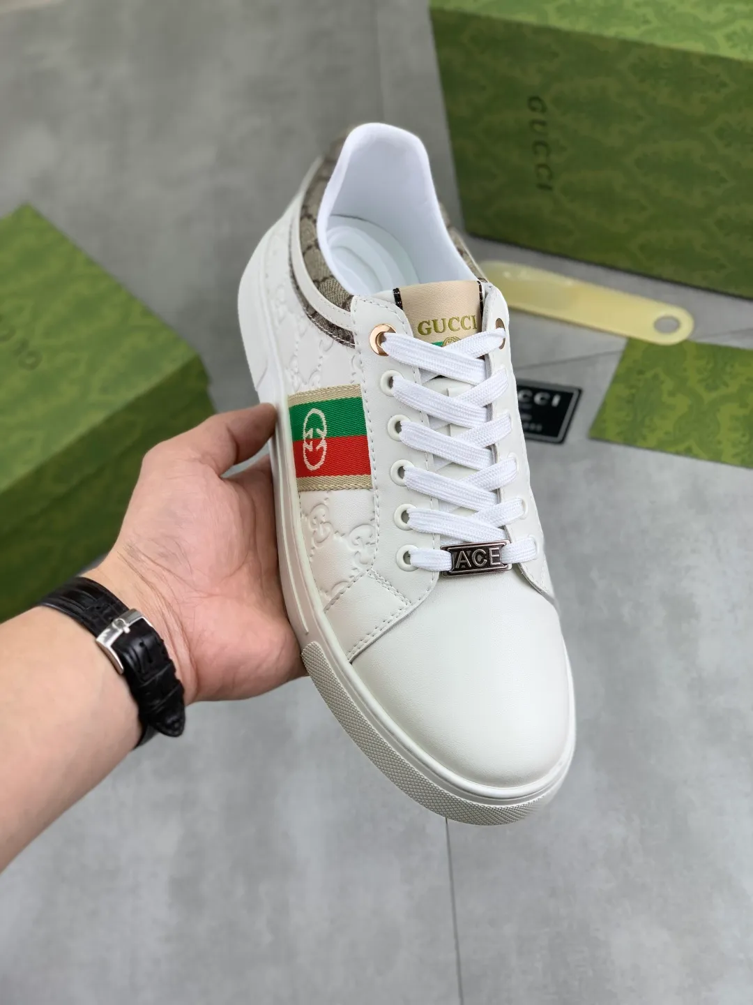 Men's Men's Shoes P420 💰[New Style] 🆘 The latest model from Gucci's official website🎁Classic casual and fashionable men's shoes👟Hot style💥Simple and elegant style, exclusive for trendy men. Unique latest brand elements from the official website👑Gucci original decoration, fashionable and generous, made of original soft calfskin fabric➕Comfortable soft sheepskin lining ✅The official website specifies wear-resistant rubber outsole_full of elasticity, classic model taken in real life🎬Color: 2️⃣colors available😍Number: 38-44